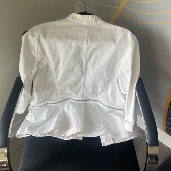 Chico's Women 3/4 Sleeve
Denim Peplum Jacket Size 3 or Large - Picture 5 of 8